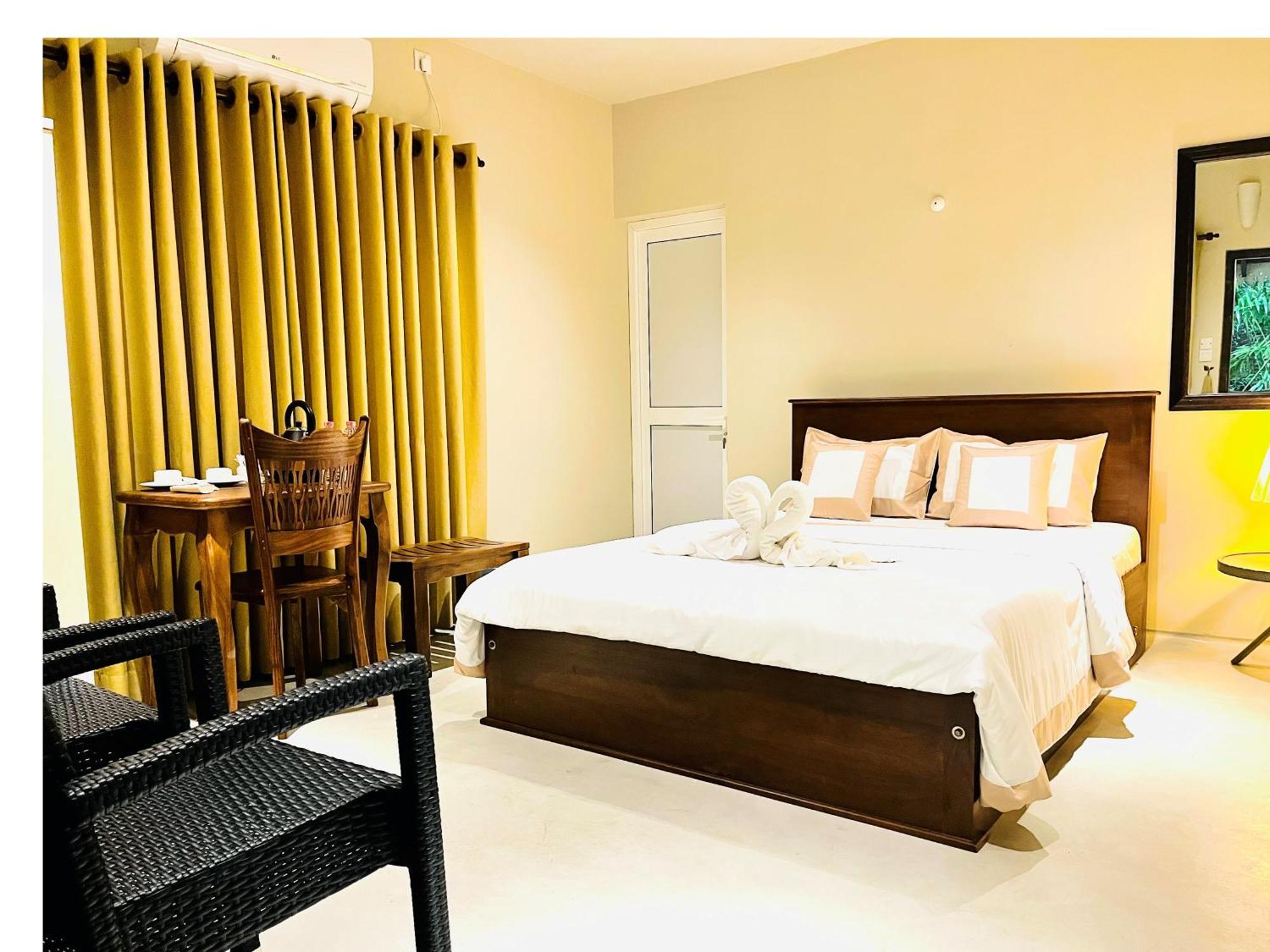 Ceylon Kingsmen Garden Hotel - Katunayake Negombo Ngoại thất bức ảnh