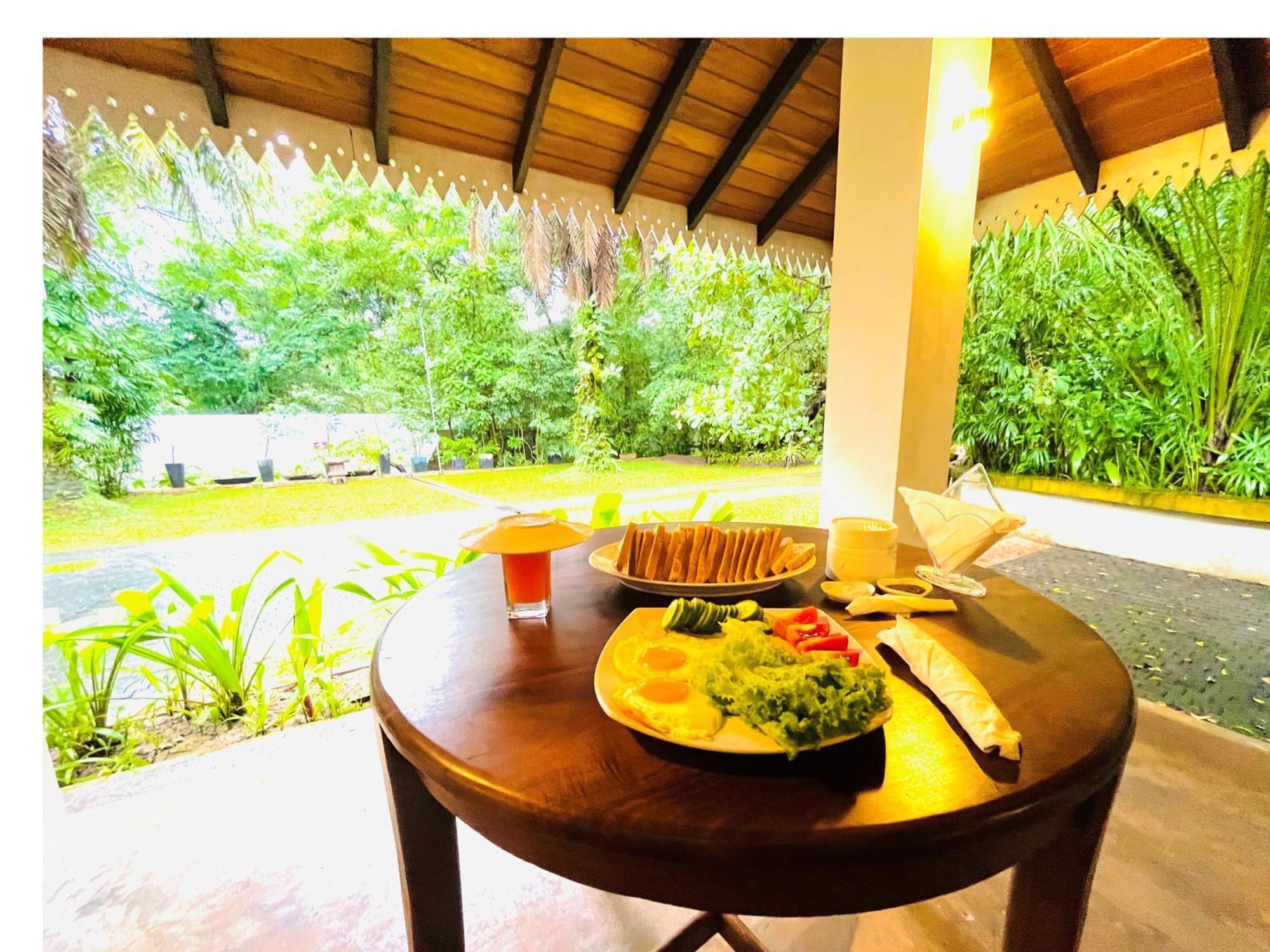 Ceylon Kingsmen Garden Hotel - Katunayake Negombo Ngoại thất bức ảnh