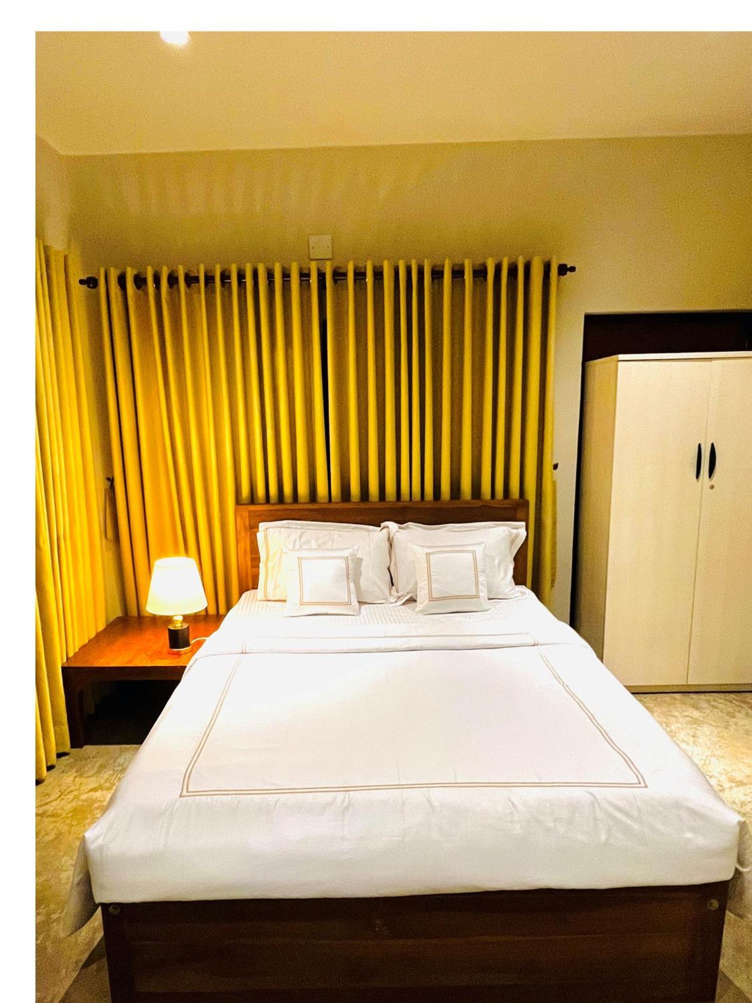 Ceylon Kingsmen Garden Hotel - Katunayake Negombo Ngoại thất bức ảnh