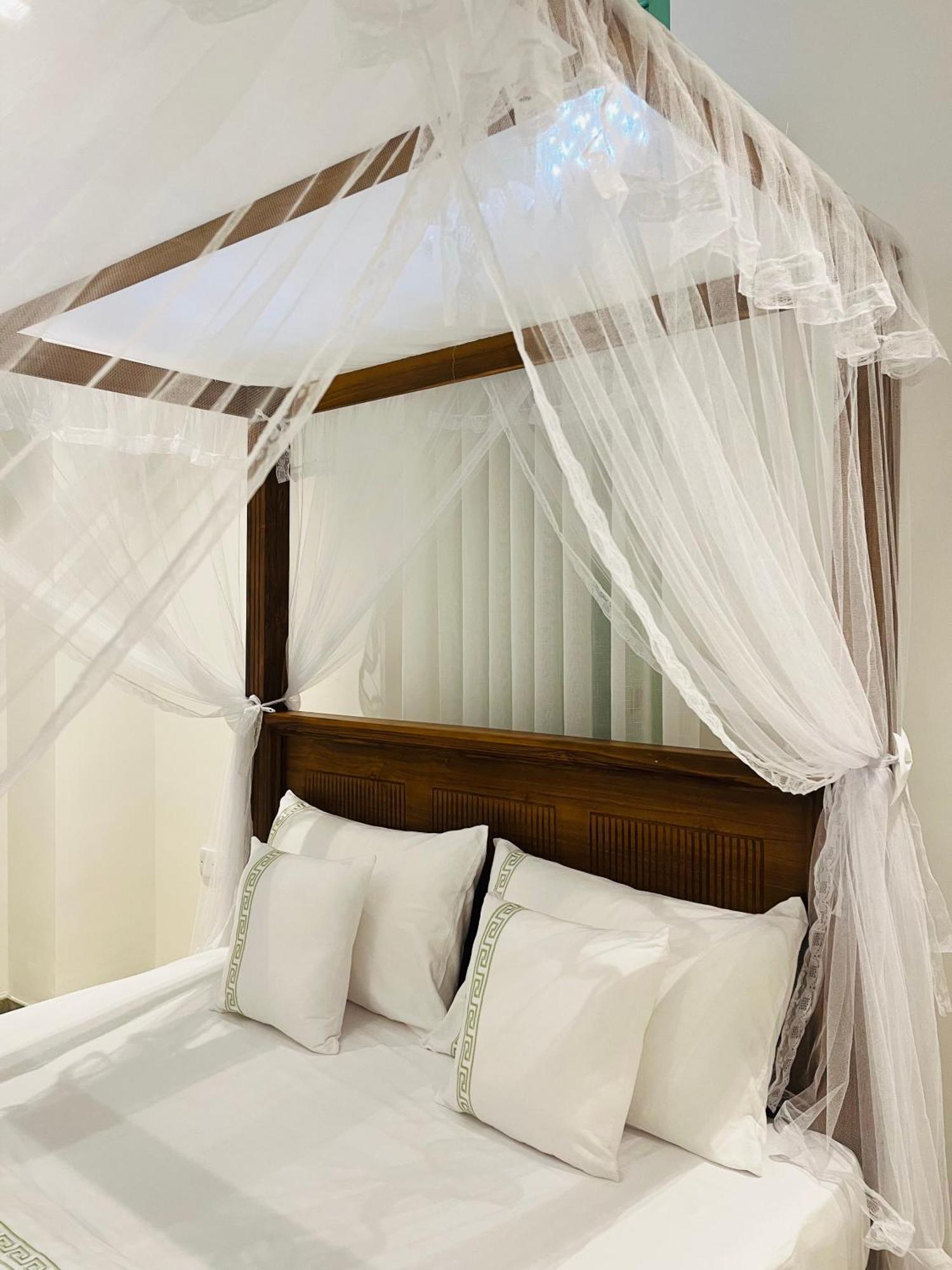 Ceylon Kingsmen Garden Hotel - Katunayake Negombo Ngoại thất bức ảnh