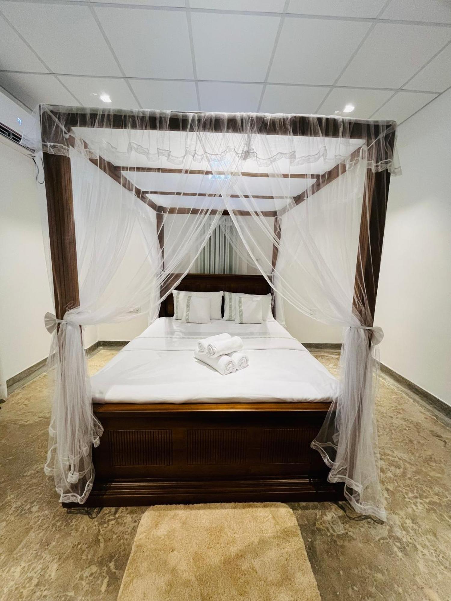 Ceylon Kingsmen Garden Hotel - Katunayake Negombo Ngoại thất bức ảnh